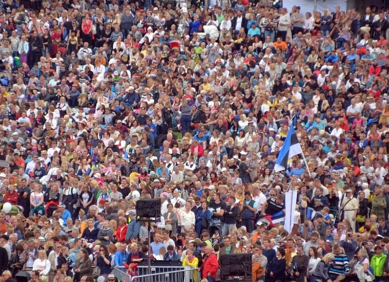 Laulupidu Tallinna Lauluväljakul.