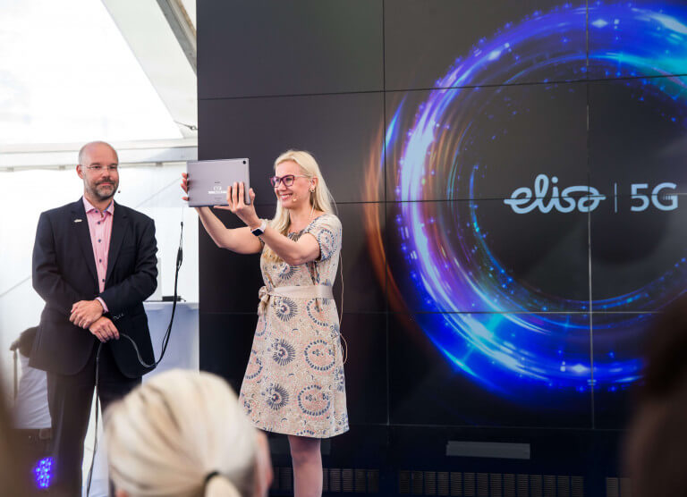 Elisa tegi maailma esimese kõne 5G võrgus