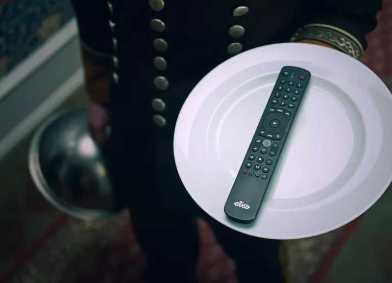 Elisa Elamus sai uue liikme - disainiauhinna võitnud TV-puldi