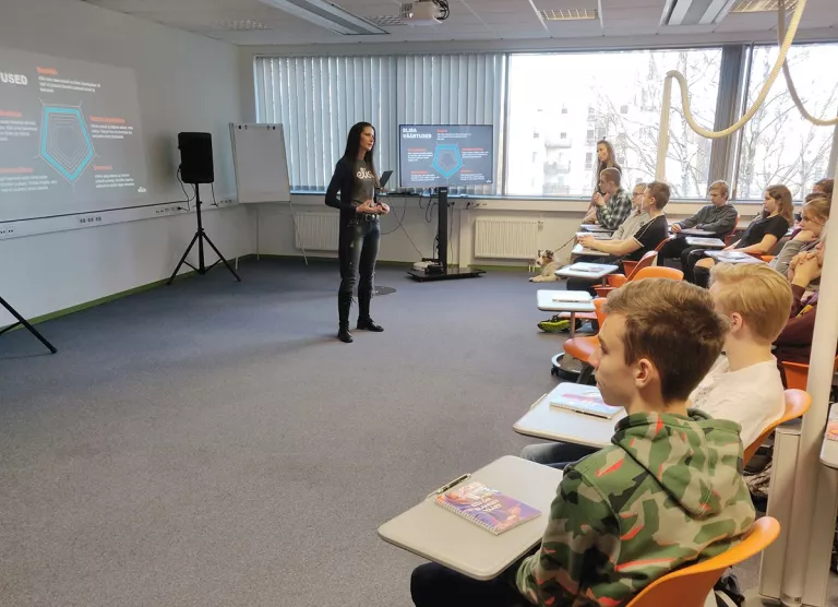 Tagasi Kooli algatus toob lapsed tutvuma telekommunikatsiooni- ja TV-maailmaga