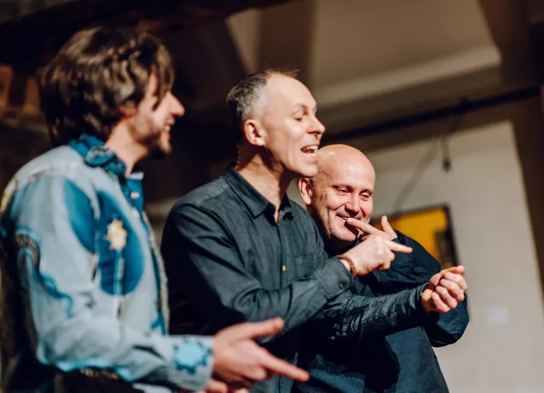 Elisa Stage’il saab teatrietenduse käekäiku kodust mõjutada