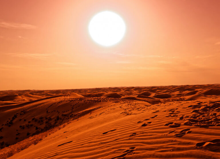 Päike kõrbe kohal