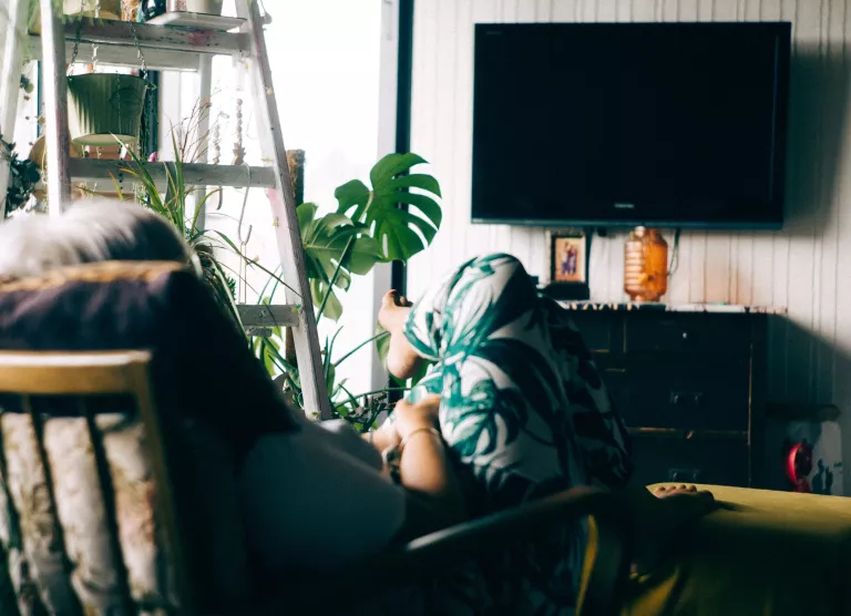 Elisa teletop: maski kandmine on populaarne ka tele-eetris!