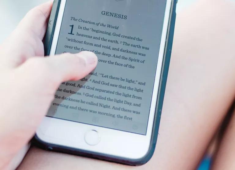 Elisa Raamat: mis raamatuid ja ajakirju armastasid eestlased 2020 aastal lugeda?