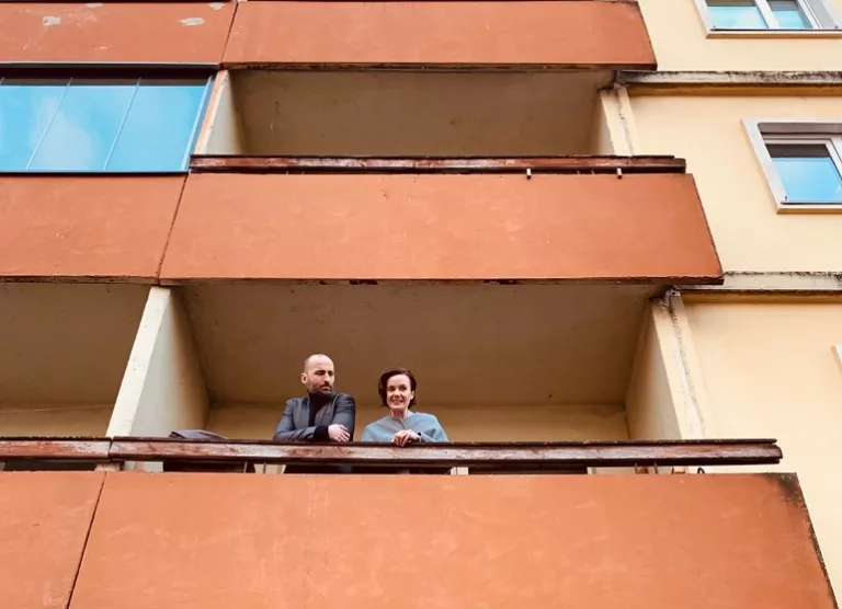 Lavastus “Anne lahkub Annelinnast” jõuab Annelinna korterist 360 kraadi ülesvõttena Elisa Stage’i