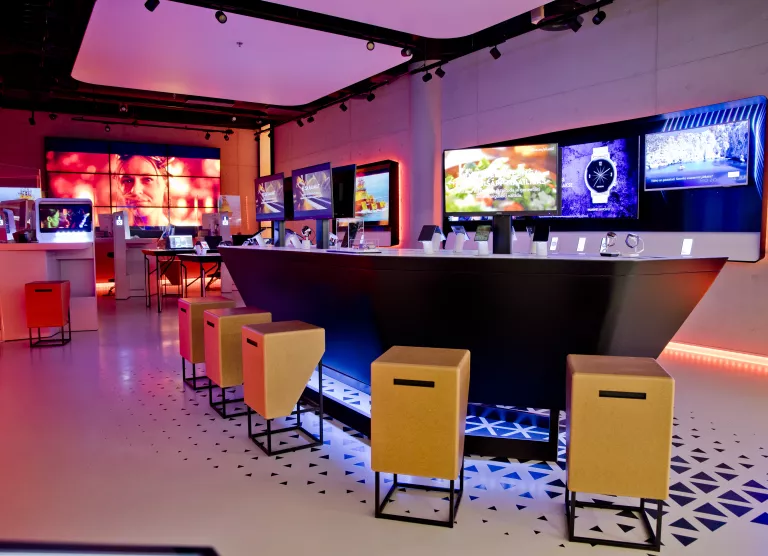 Uudset teenindus- ja ostukogemust pakkuv uus Elisa Viru esindus valmis klientide ja töötajate näpunäidete järgi