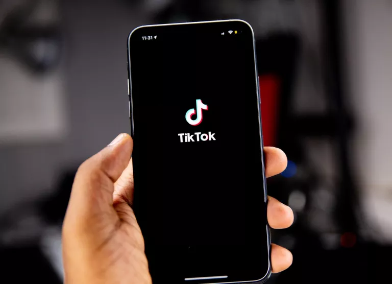 Võrgustatistika: TikTok näitab Eestis meeletut populaarsuse kasvu ja sööb YouTube’i turuosa