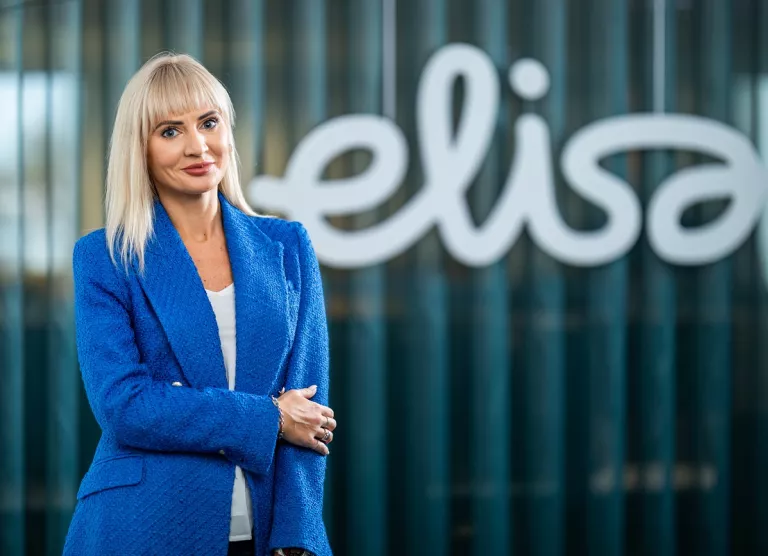 Kristina Judina: igast spetsialistist ei pea ilmtingimata saama juht   Edukast tööelust mõeldakse sageli kui kiirest karjääriredelil ronimisest ning järjest suurema vastutusega juhipositsioonidele tõusmisest. Kuigi see on üheks viisiks seni tehtu edukust mõõta, siis märgib Elisa teeninduse valdkonna juht Kristina Judina, et samaväärselt hea viide edukusele on ka lateraalne areng spetsialistina, ilma kunagi juhipositsioonile asumata.  Inimeste ning protsesside juhtimine on midagi, mille poole paljud spetsial