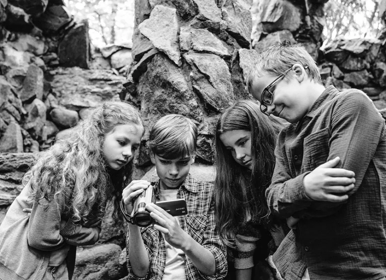 Elisa toob oma voogedastusteenusesse uue ja haarava koguperesarja “Musta kivi saladus”  