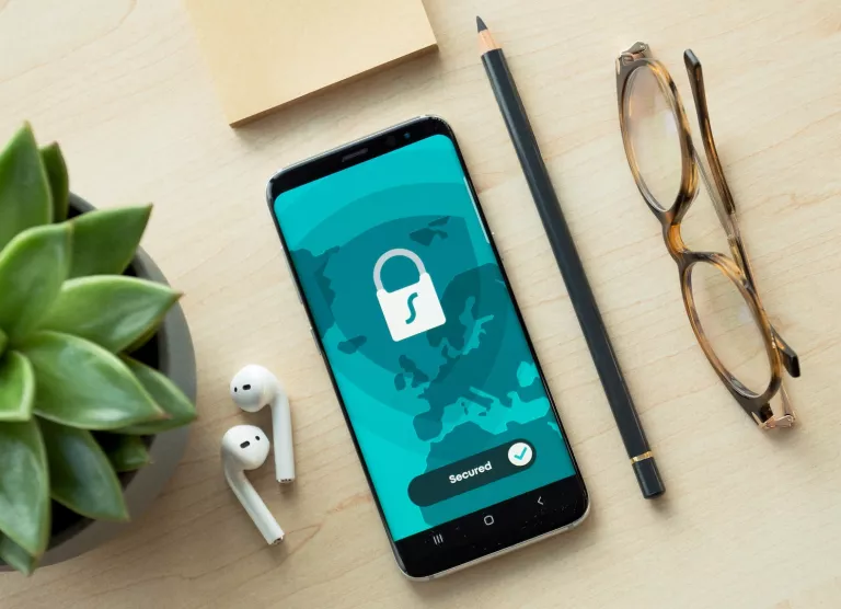 Nutinõu: kuidas panna esimese telefoni saanud laps küberohte mõistma? 