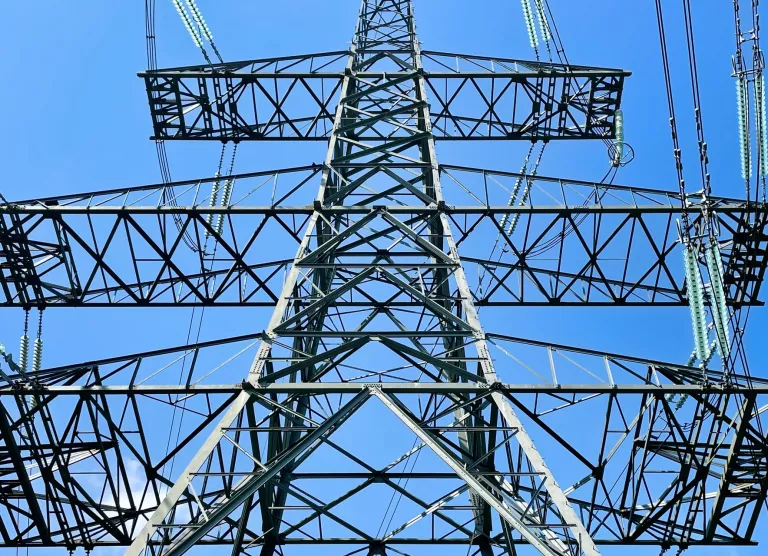 Elisa on valmis tormikahjustustest tulenevateks elektrikatkestusteks