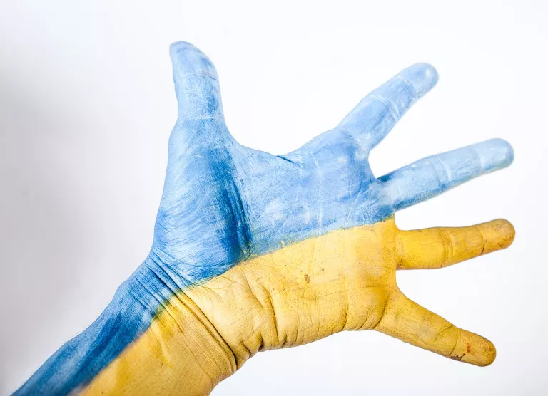 Elisa pikendas aasta lõpuni Ukraina suunaliste sideteenuste soodushindasid