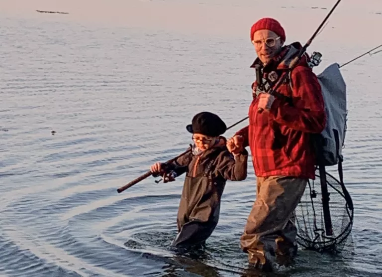 Saates „Laupäev isaga“ askeldab lastega sel korral trummar Reigo Ahven