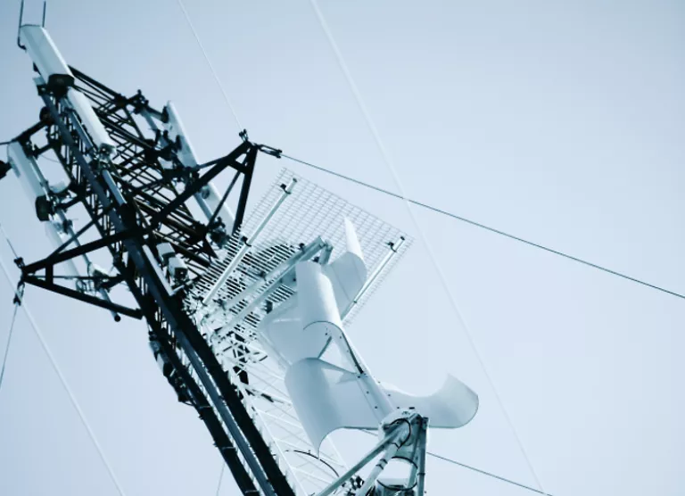 Elisa juhib mobiilsidevõrgu energiakasutust tehisintellekti ja liitiumakude toel 