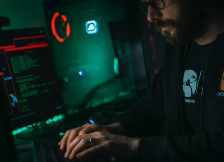 GRAAFIK: eestlasi pommitatakse küberrünnakute ja pettustega miljoneid kordi kuus 