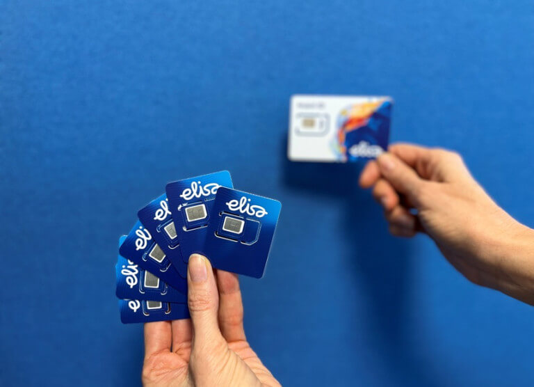 Plasti kasutamise vähendamiseks võtab Elisa kasutusele poole väiksemad SIM-kaardid 