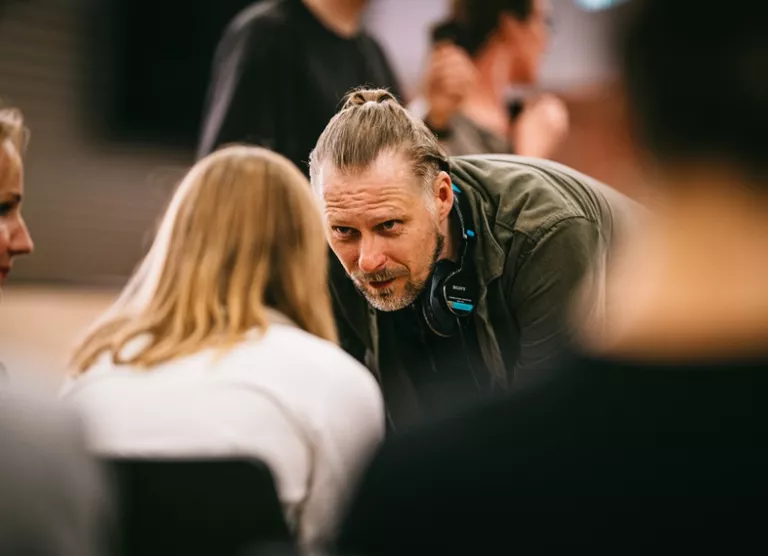 Tõsielulugudest inspireeritud valus psühholoogiline põnevik "Varastatud lootus: Armukelm" esilinastub sügisel PÖFFil