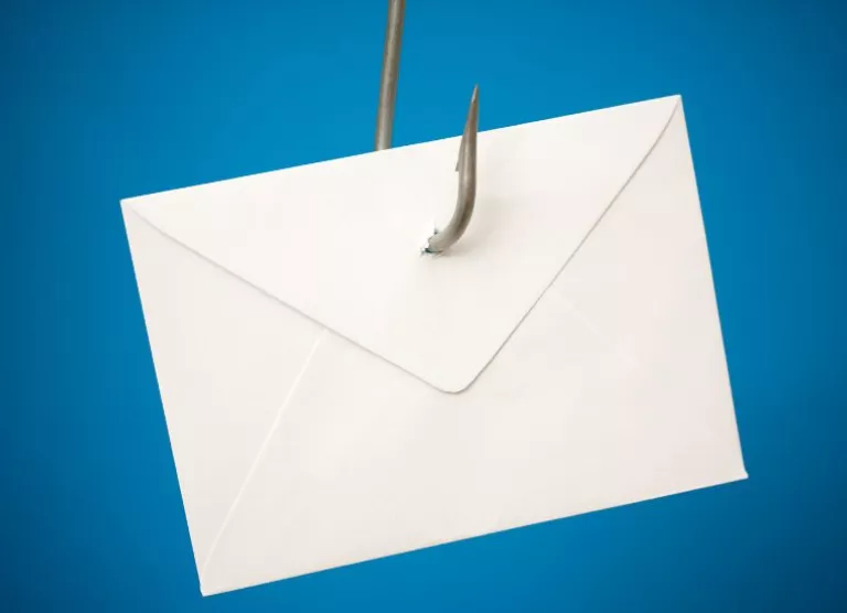 ümbrik millest on konks läbi torgatud