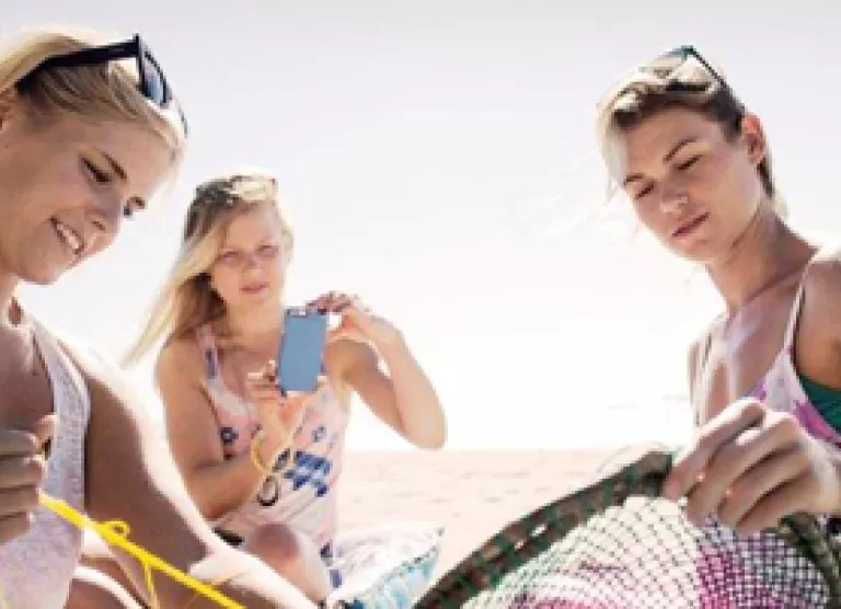 Как защитить смартфон от влаги и песка?